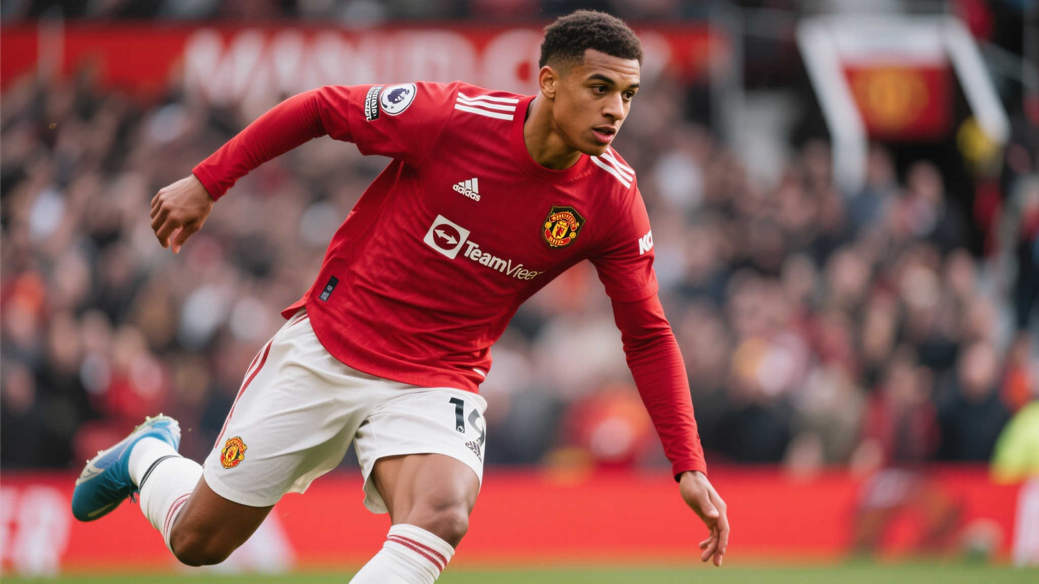 拉什福德回归曼联训练，心系巴萨渴望中锋角色，将耐心等待机会